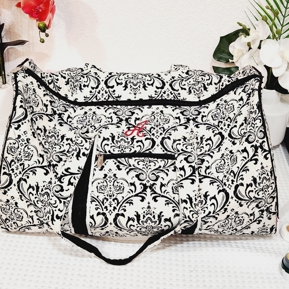 BELVAH Quilted White & Black Floral Duffle Bag With An A Stitched in Red - Picture 1 of 10